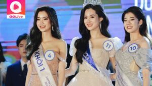 Hoa khôi ngoại thương lộ clip